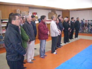 20121228年末の餅つきで児童らと交流02